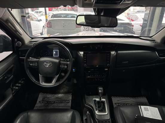TOYOTA-HILUX SW4-2022