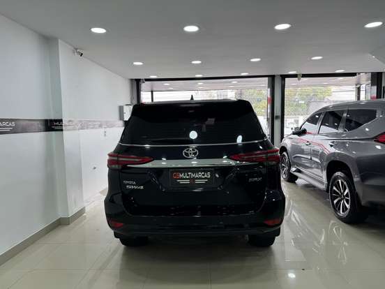 TOYOTA-HILUX SW4-2022