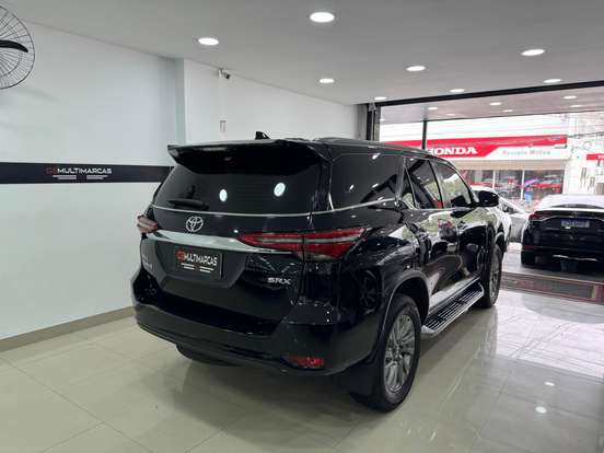 TOYOTA-HILUX SW4-2.8 D-4D TURBO DIESEL SRX 7L 4X4 AUTOMÁTICO TOYOTA-HILUX SW4-2022