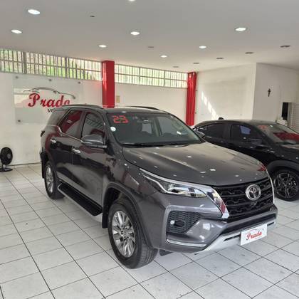 TOYOTA HILUX SW4 2.8 D-4D TURBO DIESEL SRX 7L 4X4 AUTOMÁTICO