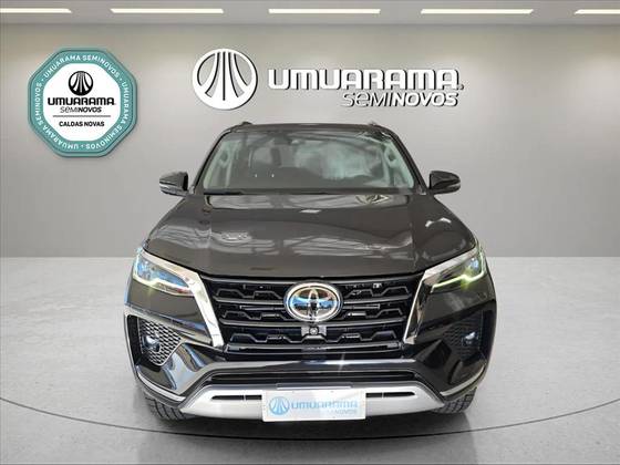 TOYOTA HILUX SW4 2.8 D-4D TURBO DIESEL SRX 7L 4X4 AUTOMÁTICO