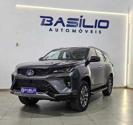 TOYOTA HILUX SW4 2.8 D-4D TURBO DIESEL SRX PLATINUM 7L 4X4 AUTOMÁTICO