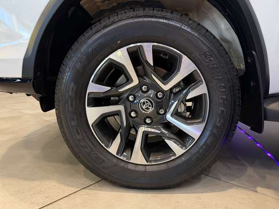 TOYOTA-HILUX SW4-2026