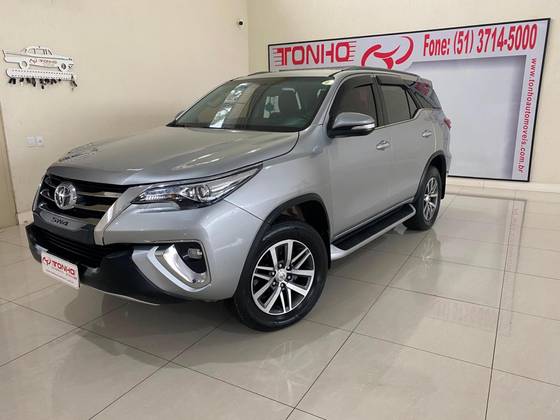 TOYOTA HILUX SW4 2.8 SRX 4X4 7 LUGARES 16V TURBO INTERCOOLER DIESEL 4P AUTOMÁTICO