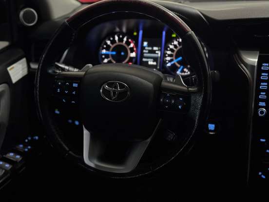 TOYOTA-HILUX SW4-2.8 SRX 4X4 7 LUGARES 16V TURBO INTERCOOLER DIESEL 4P AUTOMÁTICO TOYOTA-HILUX SW4-2019