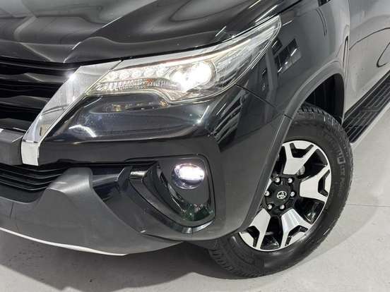 TOYOTA-HILUX SW4-2020
