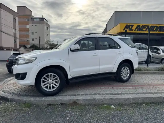 TOYOTA-HILUX SW4-3.0 SRV 4X4 16V TURBO INTERCOOLER DIESEL 4P AUTOMÁTICO TOYOTA-HILUX SW4-2012
