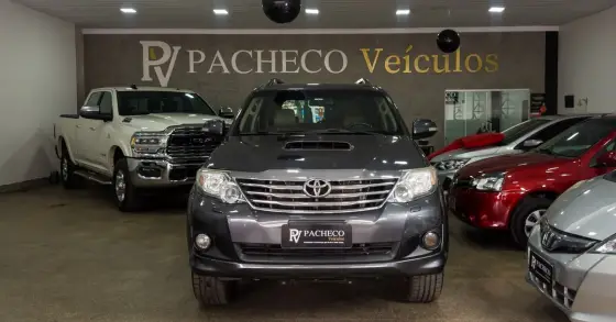 TOYOTA HILUX SW4 3.0 SRV 4X4 7 LUGARES 16V TURBO INTERCOOLER DIESEL 4P AUTOMÁTICO