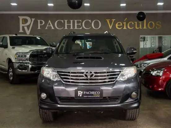 TOYOTA-HILUX SW4-3.0 SRV 4X4 7 LUGARES 16V TURBO INTERCOOLER DIESEL 4P AUTOMÁTICO TOYOTA-HILUX SW4-2014