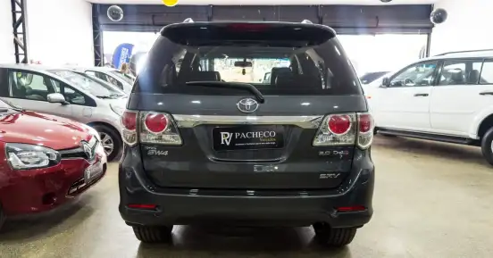TOYOTA-HILUX SW4-3.0 SRV 4X4 7 LUGARES 16V TURBO INTERCOOLER DIESEL 4P AUTOMÁTICO TOYOTA-HILUX SW4-2014