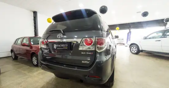 TOYOTA-HILUX SW4-3.0 SRV 4X4 7 LUGARES 16V TURBO INTERCOOLER DIESEL 4P AUTOMÁTICO TOYOTA-HILUX SW4-2014