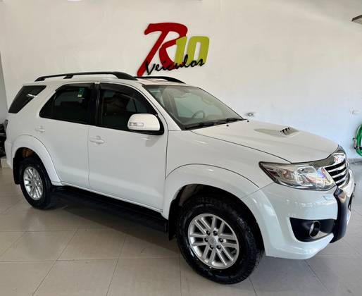 TOYOTA HILUX SW4 3.0 SRV 4X4 7 LUGARES 16V TURBO INTERCOOLER DIESEL 4P AUTOMÁTICO