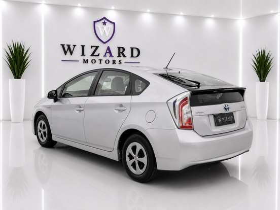 TOYOTA-PRIUS-2015