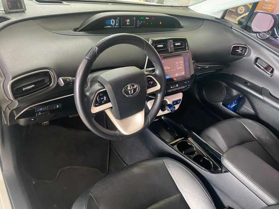 TOYOTA-PRIUS-2017