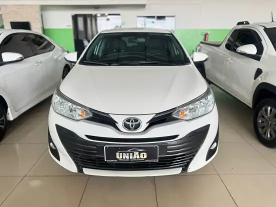 TOYOTA-YARIS-2019