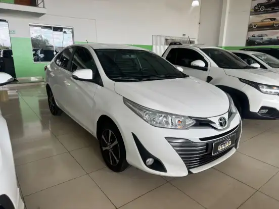 TOYOTA-YARIS-2019