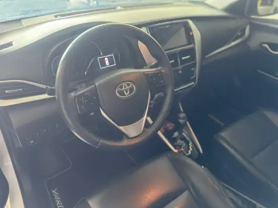 TOYOTA-YARIS-2019