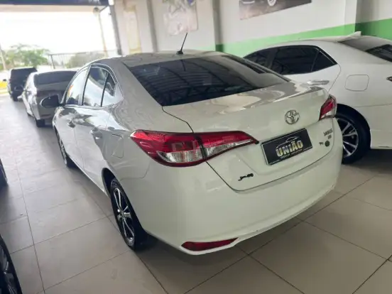 TOYOTA-YARIS-2019