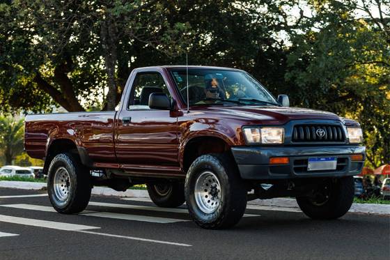TOYOTA HILUX 2.7 SRV 4X2 CS 16V GASOLINA 2P MANUAL