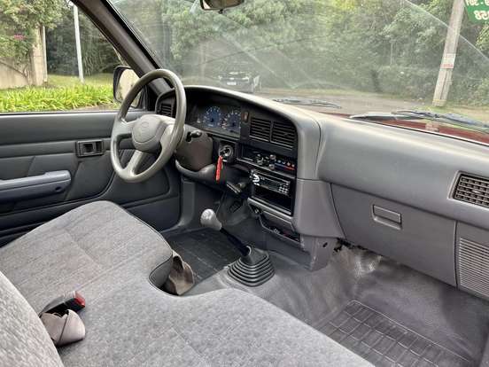 TOYOTA-HILUX-2.7 SRV 4X2 CS 16V GASOLINA 2P MANUAL TOYOTA-HILUX-2002