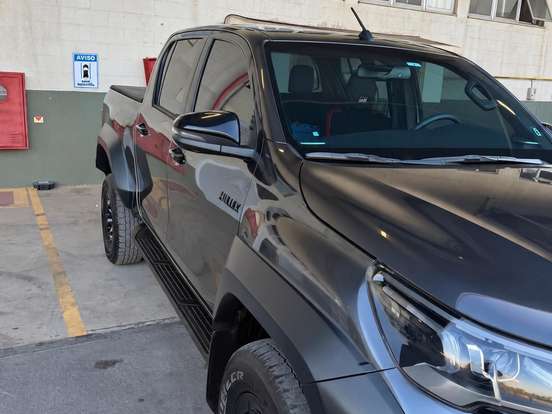 TOYOTA-HILUX-2.8 D-4D TURBO DIESEL CD GR-S 4X4 AUTOMÁTICO TOYOTA-HILUX-2024