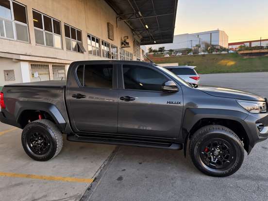 TOYOTA-HILUX-2.8 D-4D TURBO DIESEL CD GR-S 4X4 AUTOMÁTICO TOYOTA-HILUX-2024