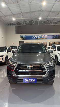 TOYOTA HILUX 2.8 D-4D TURBO DIESEL CD SRX 4X4 AUTOMÁTICO