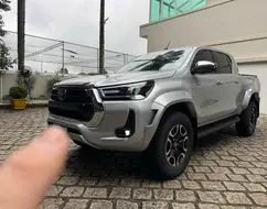 TOYOTA HILUX 2.8 D-4D TURBO DIESEL CD SRX PLUS 4X4 AUTOMÁTICO TOYOTA HILUX 2.8 D-4D TURBO DIESEL CD SRX PLUS 4X4 AUTOMÁTICO