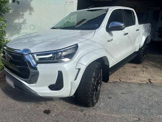 TOYOTA HILUX 2.8 D-4D TURBO DIESEL CD SRX PLUS 4X4 AUTOMÁTICO