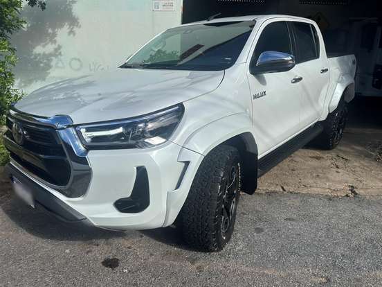TOYOTA-HILUX-2023