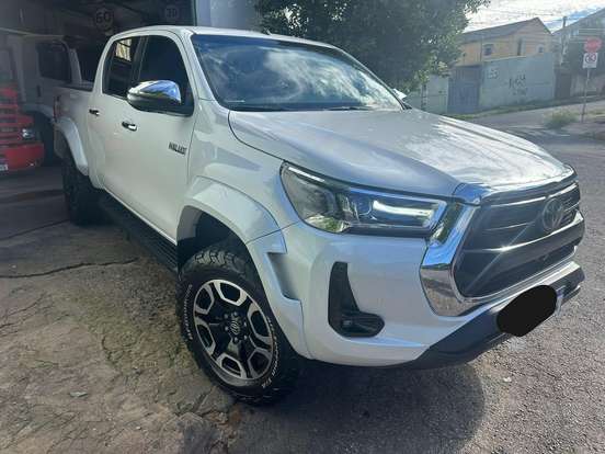 TOYOTA-HILUX-2.8 D-4D TURBO DIESEL CD SRX PLUS 4X4 AUTOMÁTICO TOYOTA-HILUX-2023