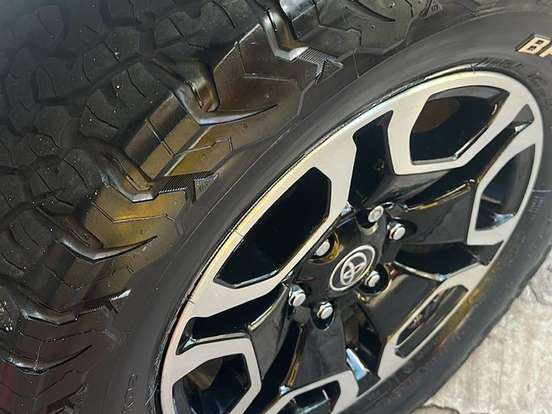 TOYOTA-HILUX-2.8 D-4D TURBO DIESEL CD SRX PLUS 4X4 AUTOMÁTICO TOYOTA-HILUX-2023