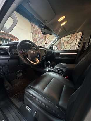 TOYOTA-HILUX-2.8 D-4D TURBO DIESEL CD SRX PLUS 4X4 AUTOMÁTICO TOYOTA-HILUX-2023