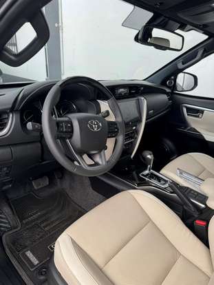 TOYOTA-HILUX SW4-2023