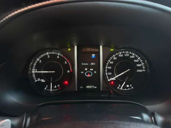 TOYOTA-HILUX SW4-2024