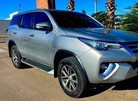 TOYOTA HILUX SW4 2.8 SRX 4X4 16V TURBO INTERCOOLER DIESEL 4P AUTOMÁTICO