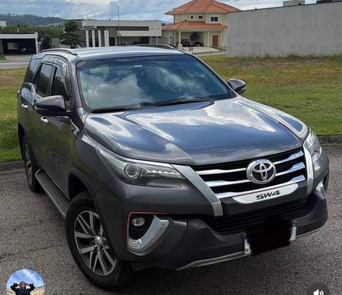 TOYOTA HILUX SW4 2.8 SRX 4X4 7 LUGARES 16V TURBO INTERCOOLER DIESEL 4P AUTOMÁTICO