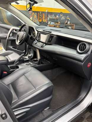 TOYOTA-RAV4-2017