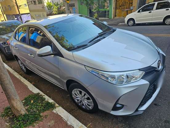TOYOTA-YARIS-2022
