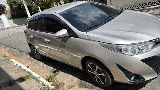 TOYOTA-YARIS-2019