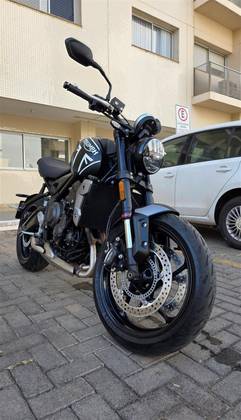 TRIUMPH TRIDENT 660 