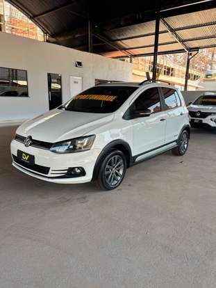 VOLKSWAGEN-FOX-2017