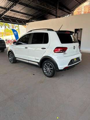 VOLKSWAGEN-FOX-2017