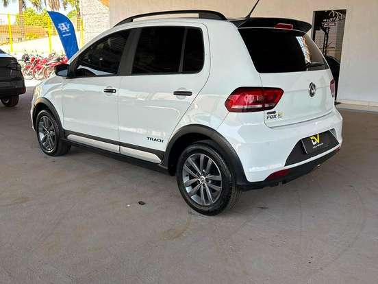 VOLKSWAGEN-FOX-1.0 MPI TRACK 12V FLEX 4P MANUAL VOLKSWAGEN-FOX-2017