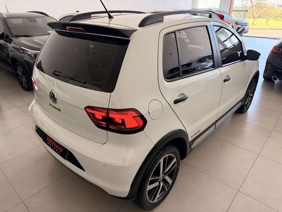 VOLKSWAGEN-FOX-2020