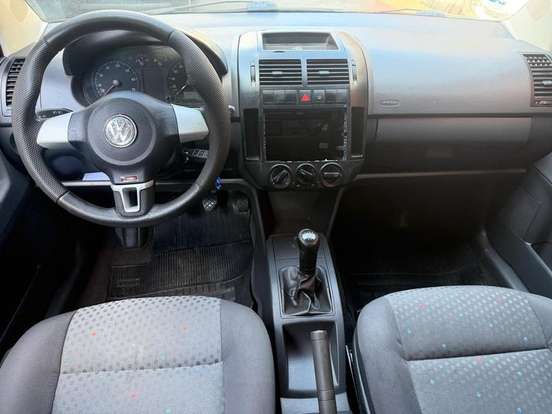 VOLKSWAGEN-POLO-2005