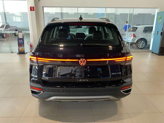VOLKSWAGEN-TAOS-2026