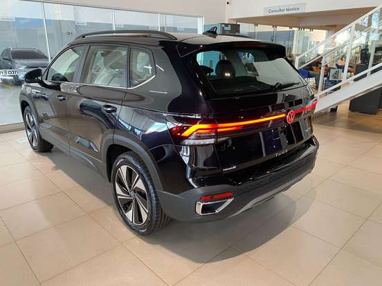 VOLKSWAGEN-TAOS-2026