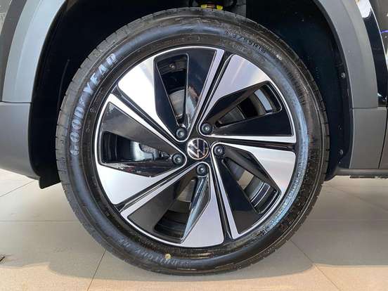VOLKSWAGEN-TAOS-2026