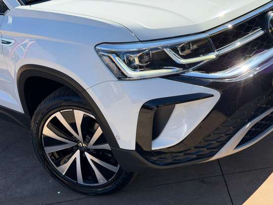 VOLKSWAGEN-TAOS-2023